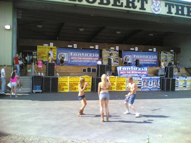 Show ground